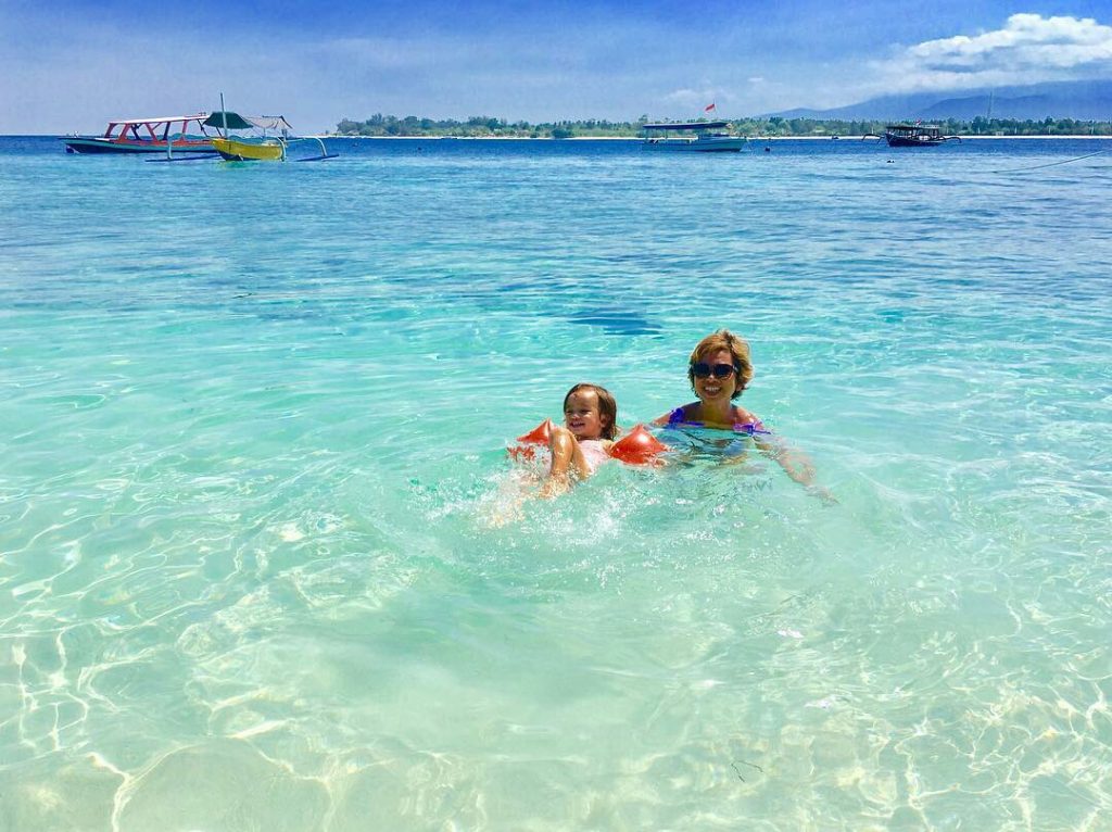 Tips balita aman dan nyaman berenang di pantai