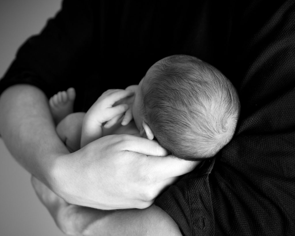 Sebelum berkunjung ke rumah sakit atau kediaman si ibu, pastikan kamu mengikuti etika mengunjungi bayi baru lahir