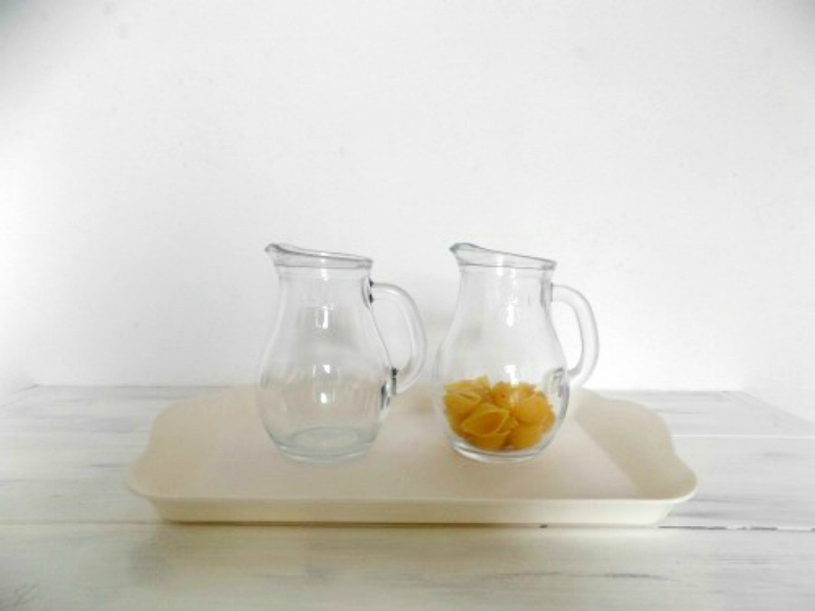 Kegiatan dry pouring punya manfaat besar bagi perkembangan si kecil (Dok. mylittlekeepers.com)