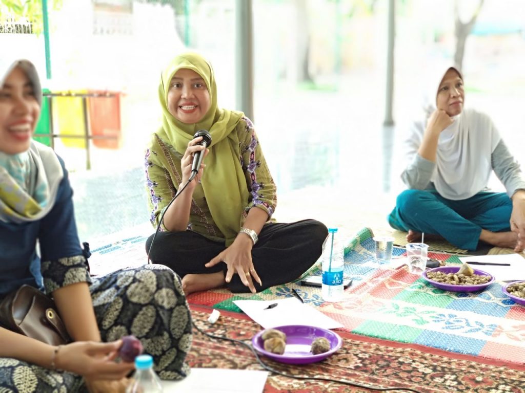 Meski banyak tantangan, para Relawan Keluarga Kita terus melanjutkan niat baik untuk mengedukasi para orang tua seputar pengasuhan anak dan pendidikan keluarga (Dok. Keluarga Kita)