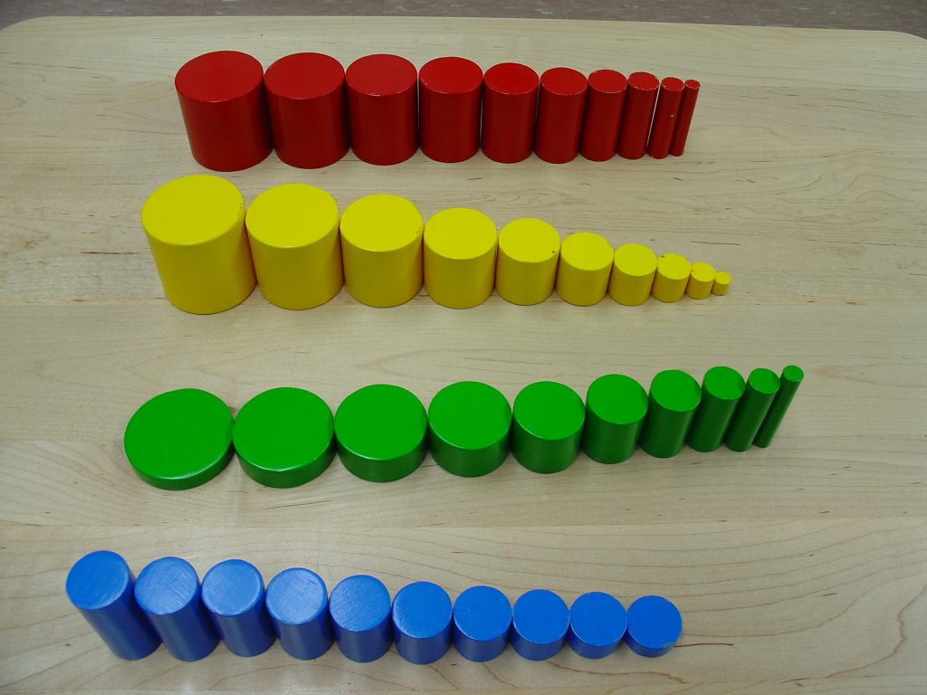 Stimulasi matematika dasar pada balita dengan mengenalkan hal-hal konkret seperti aneka warna, bentuk, ukuran, bahkan angka! (Dok. Montessori Album)