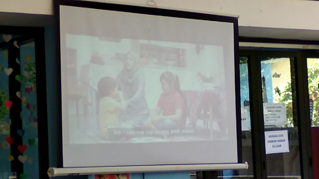 Sesi Nonton Bareng Relawan Keluarga Kita alias Rangkul (Dok. Febi)