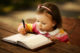 Pesatnya perkembangan teknologi digital tak serta-merta membuat kemampuan menulis tangan disepelekan (Dok. Shutterstock)