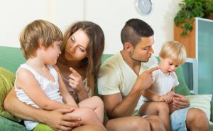 Orang tua perlu seiya sekata dalam menerapkan disiplin ke anak.
