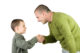 Salah satu cara paling ampuh mengajarkan etika dan sopan santun adalah teladan Ayah dan Ibu sendiri (Dok. Shutterstock)