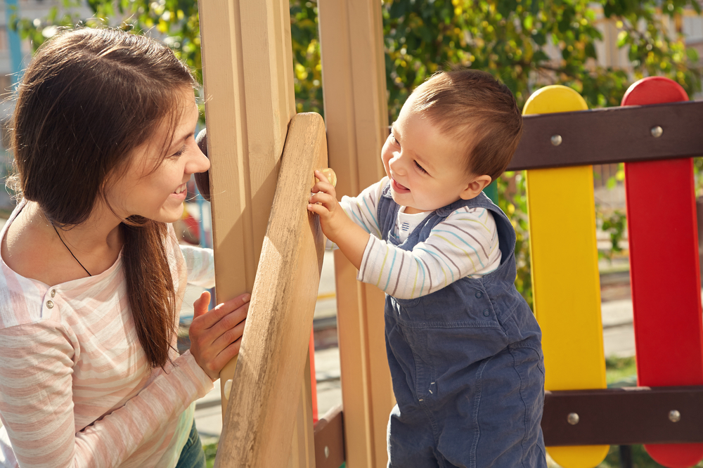 Meski pada dasarnya perkembangan anak pasti berbeda-beda, orang tua harus waspada jika Si Kecil tidak berada di rentang normal (Dok. Shutterstock)
