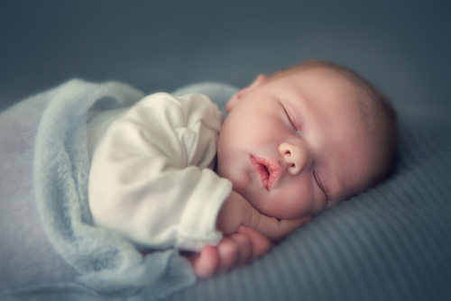 Sebelum persalinan, kita perlu membekali diri dengan ragam pengetahuan dasar seputar bayi baru lahir untuk ibu baru (Dok. Shutterstock)