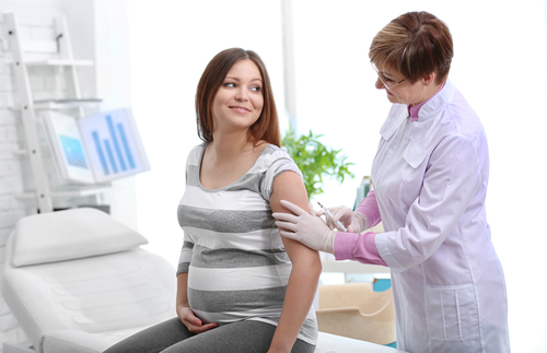 Ibu hamil berisiko tinggi terhadap penyakit sehingga membutuhkan vaksinasi (Dok. Shutterstock)