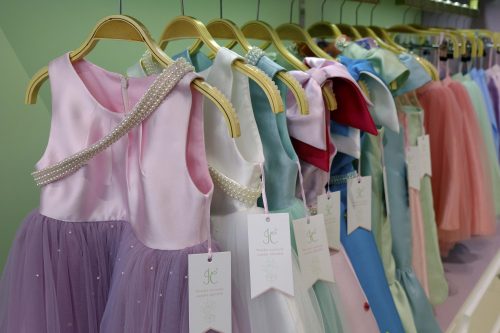 Gaun Juniper Coco penuh warna, unik, dan berkualitas tinggi (Dok. Juniper Coco)