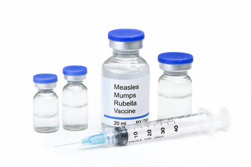 Vaksin MMR mengandung campak, rubella, dan gondongan (Dok. Shutterstock)