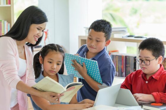 Pentingnya Mengenalkan Literasi Pada Anak Usia Dini - Parentalk.id