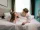Ilustrasi pasangan di tempat tidur - Image by shutterstock