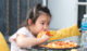 Ilustrasi anak makan dengan lahap - image by shutterstock