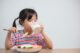 Ilustrasi anak sedang sarapan - image by shutterstock