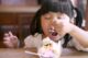 Ilustrasi anak makan es krim - image by shutterstock